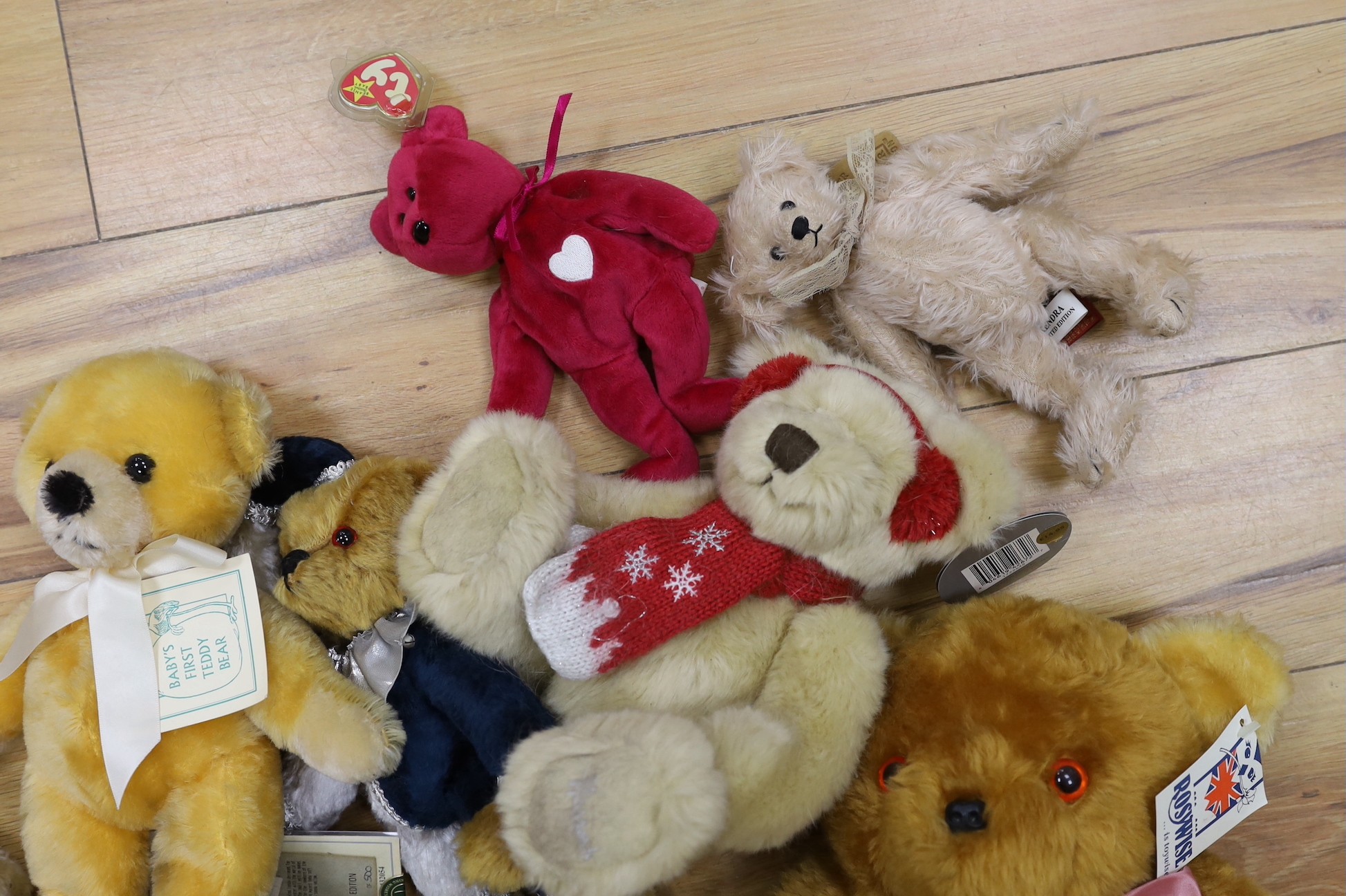 Eleven assorted modern bears